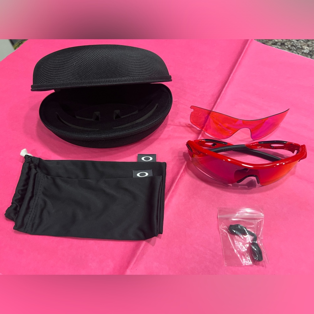 NWOT Oakley radar lock red glasses with extra lens